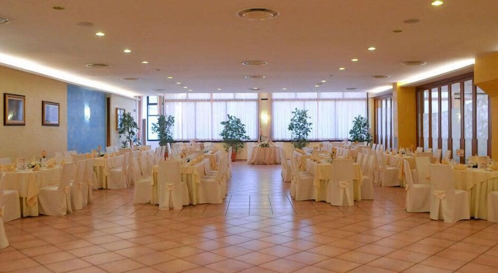 Hotel Diecimare กาวา เด ตีร์เรนี ภายนอก รูปภาพ