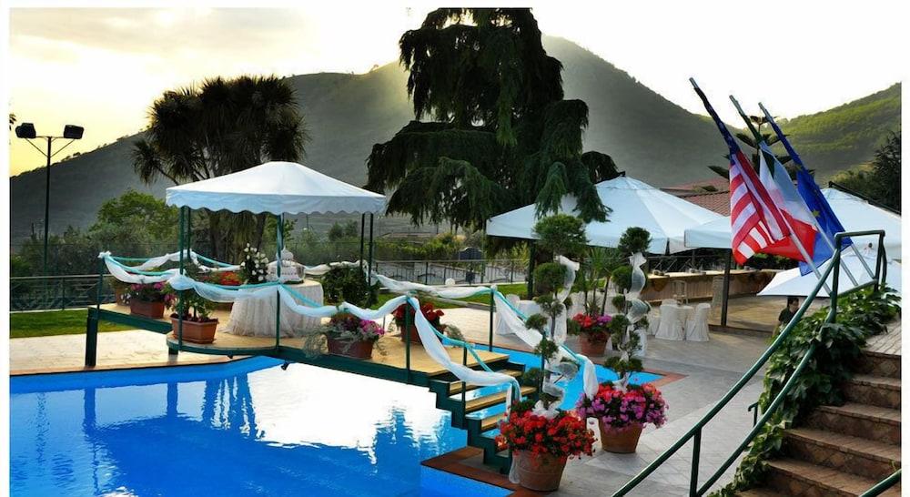 Hotel Diecimare กาวา เด ตีร์เรนี ภายนอก รูปภาพ
