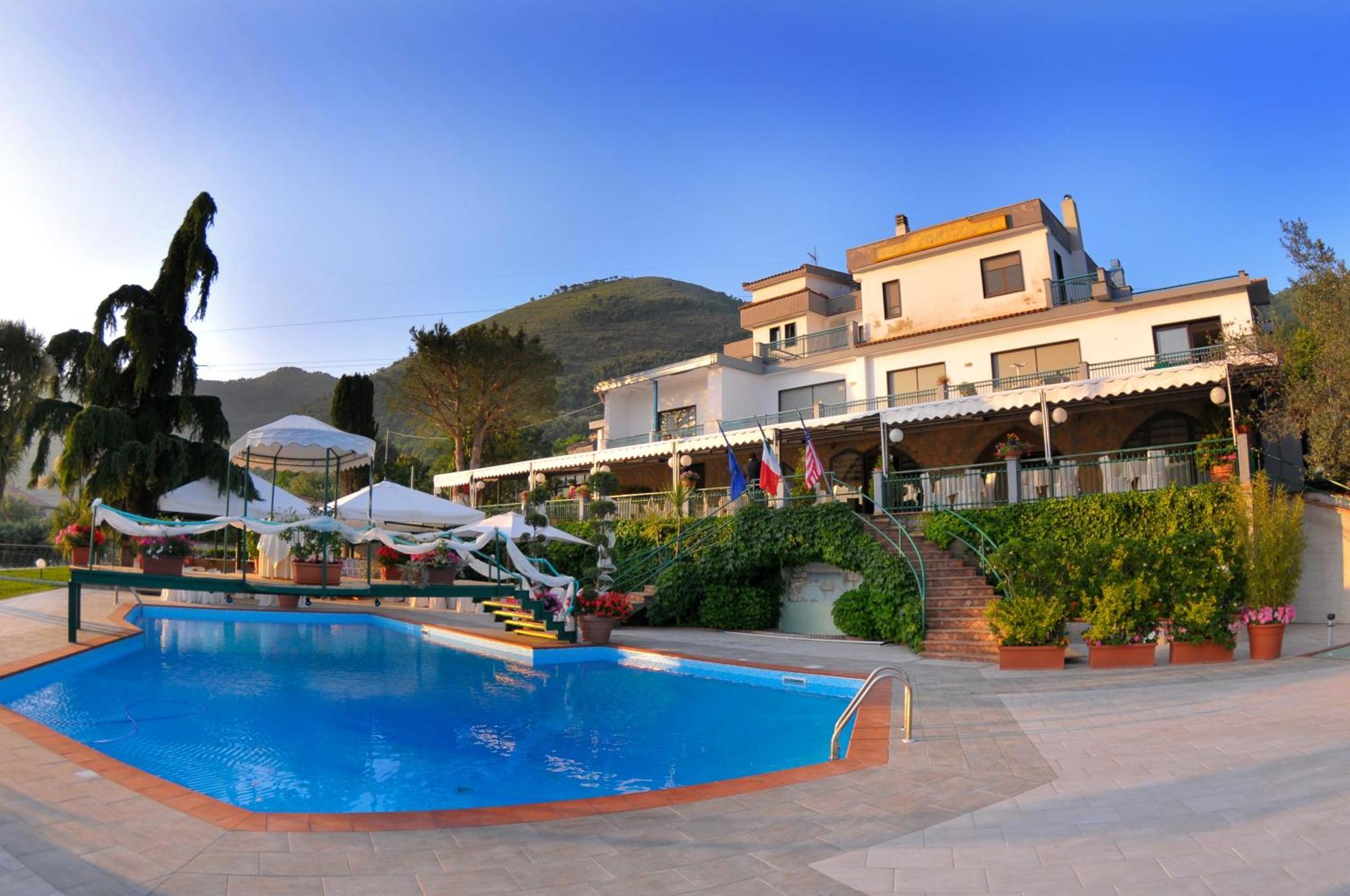 Hotel Diecimare กาวา เด ตีร์เรนี ภายนอก รูปภาพ