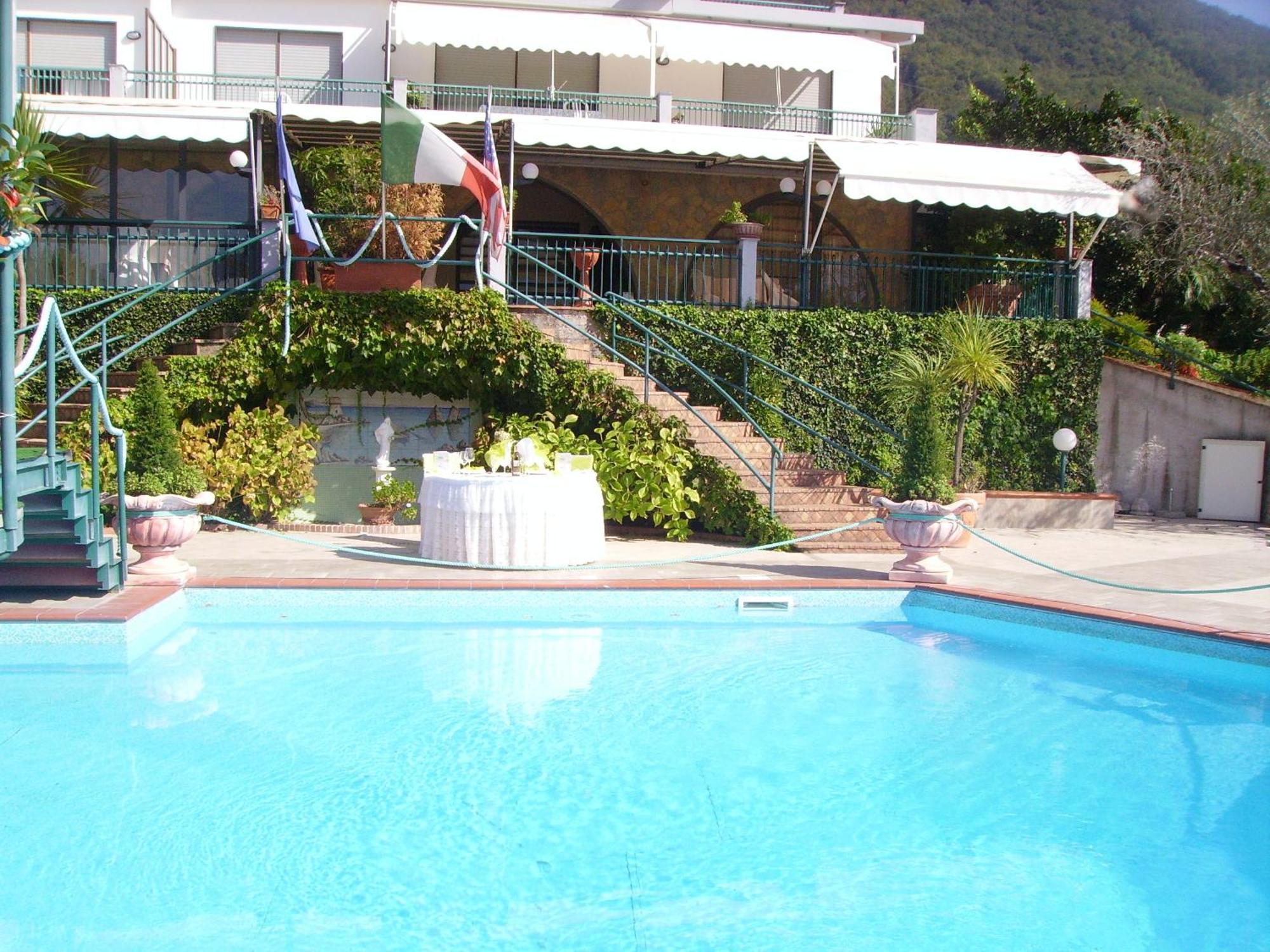 Hotel Diecimare กาวา เด ตีร์เรนี ภายนอก รูปภาพ