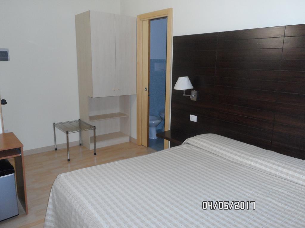 Hotel Diecimare กาวา เด ตีร์เรนี ภายนอก รูปภาพ