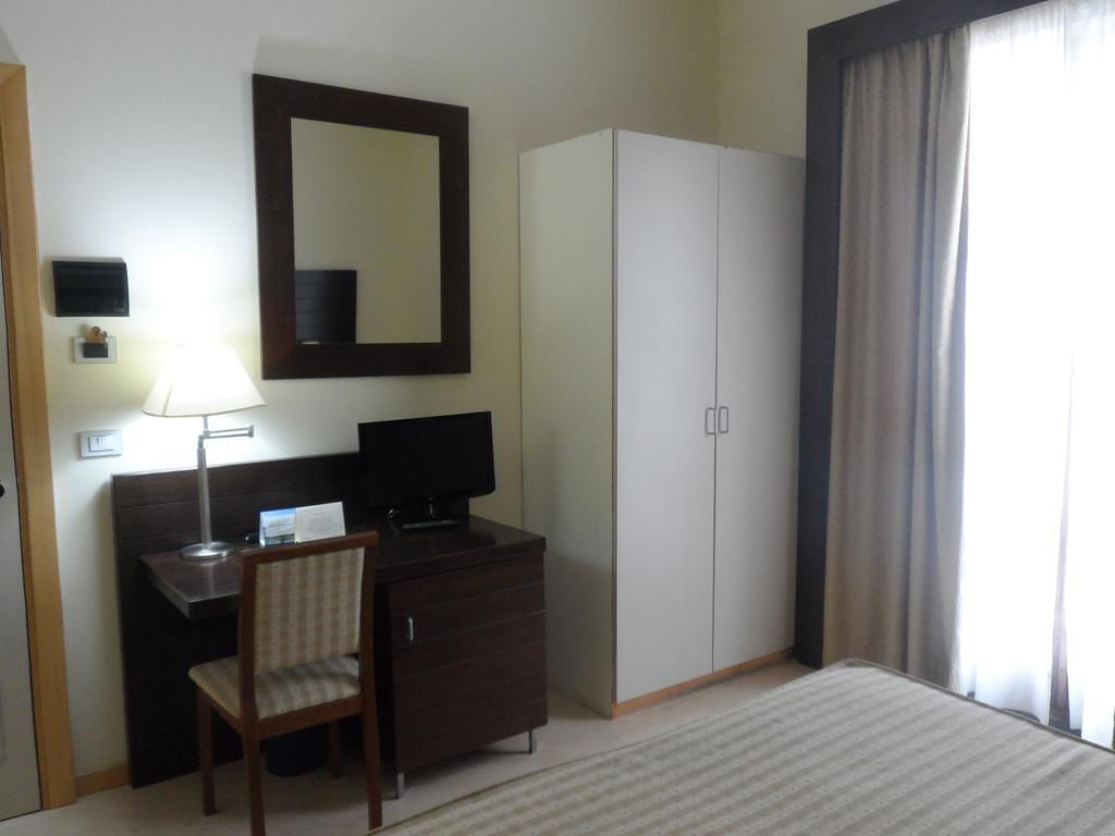 Hotel Diecimare กาวา เด ตีร์เรนี ภายนอก รูปภาพ