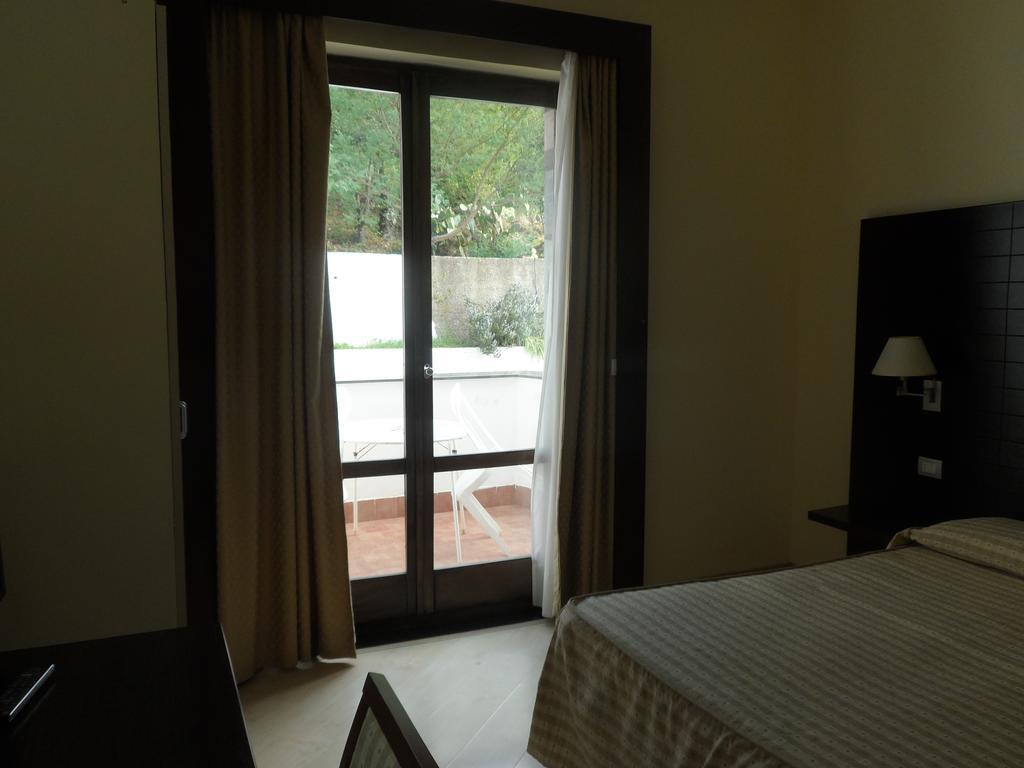 Hotel Diecimare กาวา เด ตีร์เรนี ภายนอก รูปภาพ