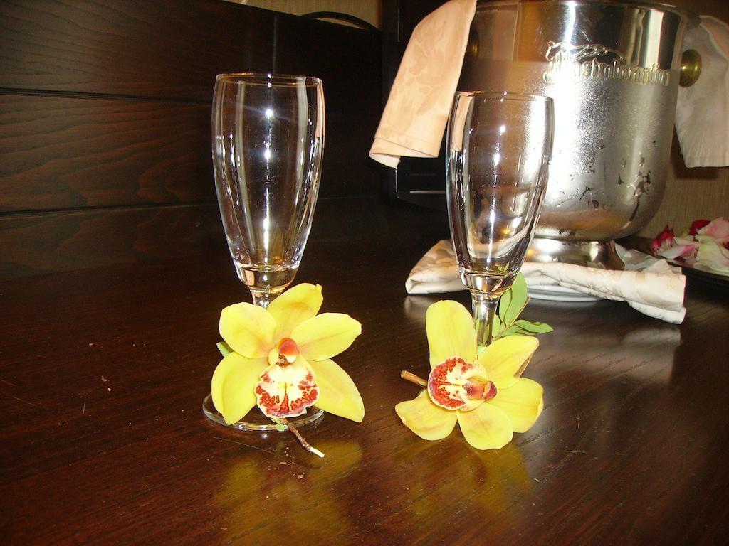 Hotel Diecimare กาวา เด ตีร์เรนี ภายนอก รูปภาพ