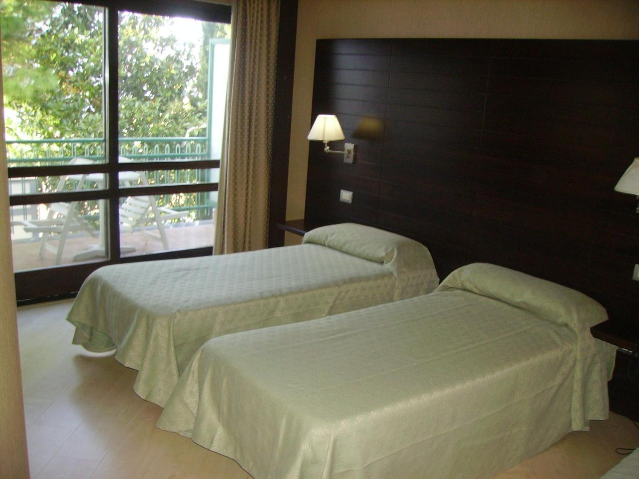 Hotel Diecimare กาวา เด ตีร์เรนี ภายนอก รูปภาพ