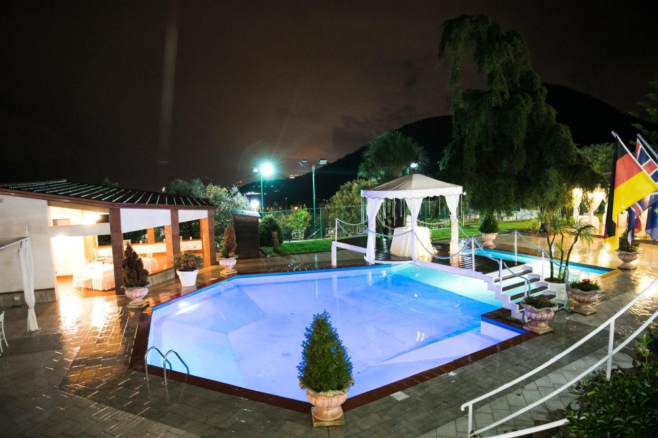 Hotel Diecimare กาวา เด ตีร์เรนี ภายนอก รูปภาพ
