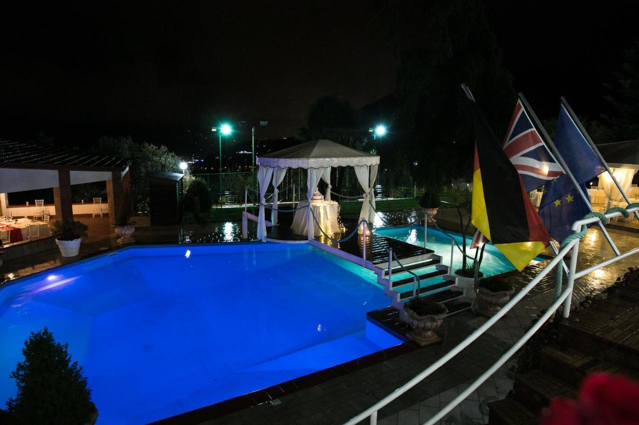 Hotel Diecimare กาวา เด ตีร์เรนี ภายนอก รูปภาพ
